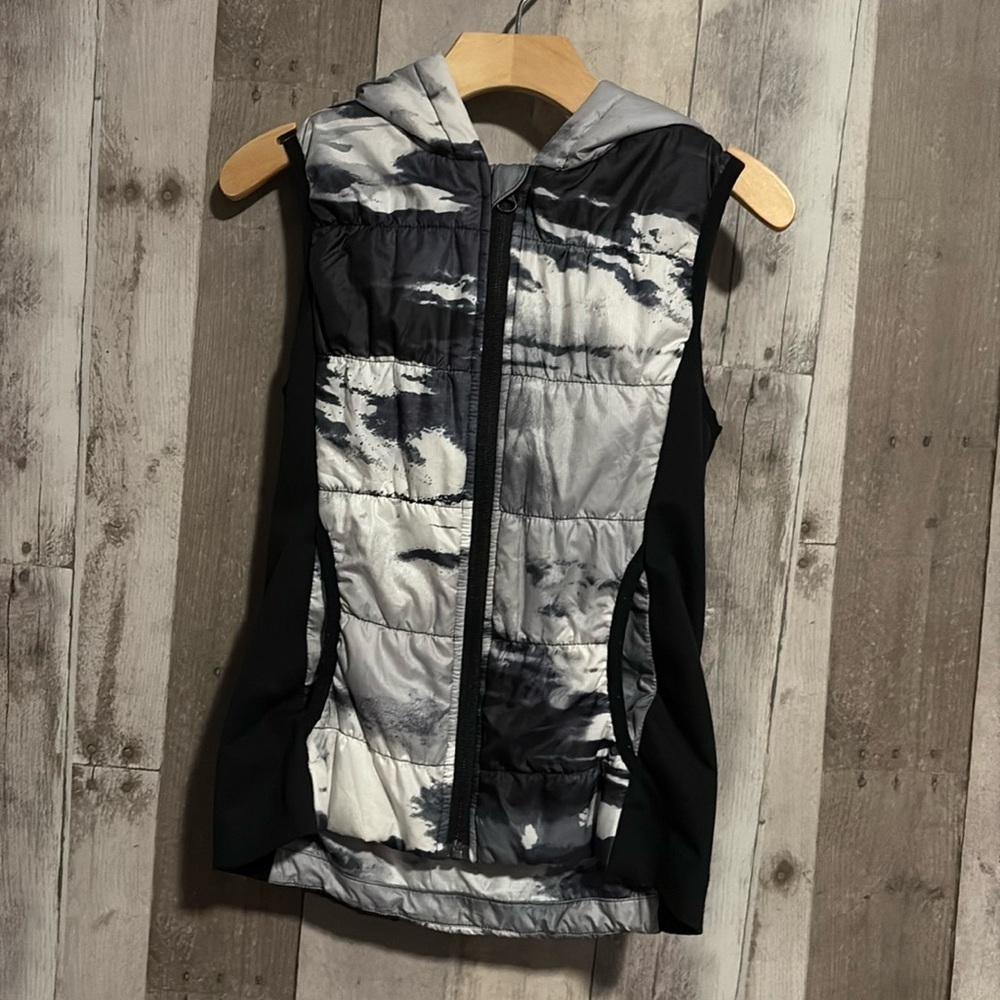 Zella Girl tie dye puffer vest 8/10 medium